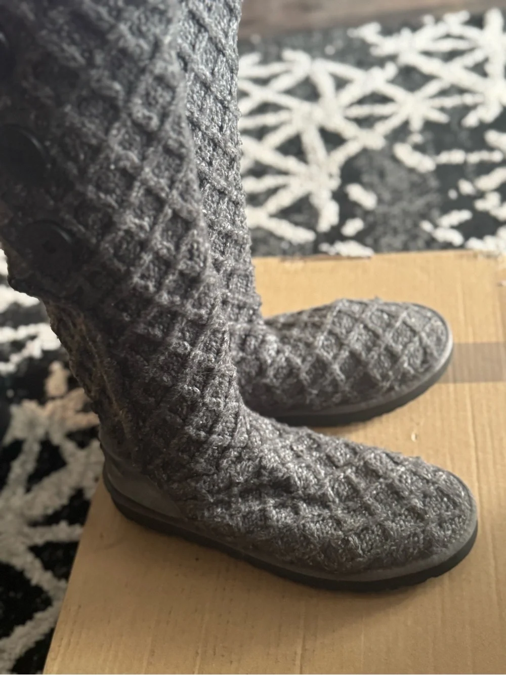 Ugg Women’s Gray Knit Button-Accent Winter Boots size 10